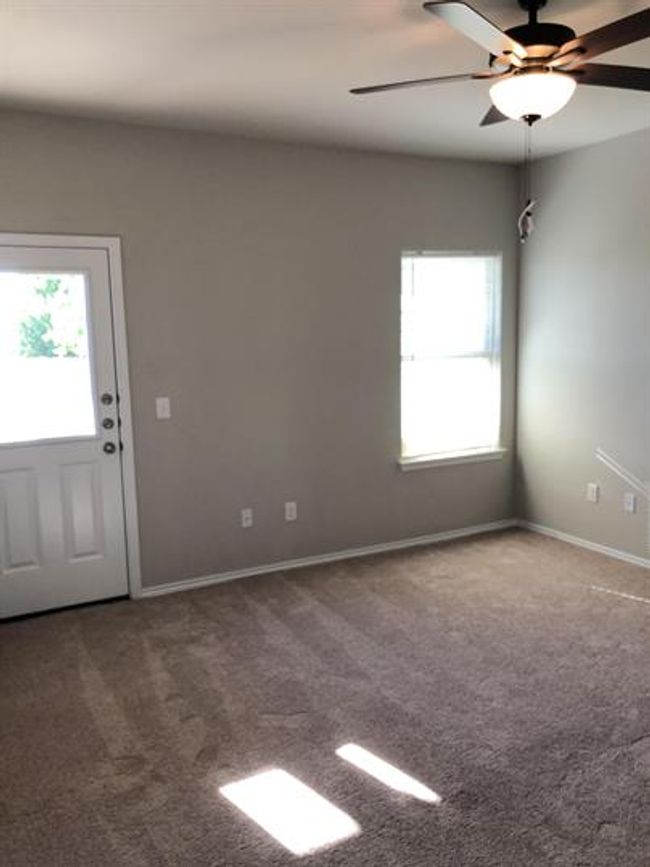 1208 Garland Rd, Home with 3 bedrooms, 2 bathrooms and null parking in Georgetown TX | Image 8