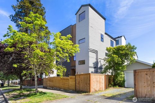 929 N 87th Street, Seattle, WA, 98103 | Card Image