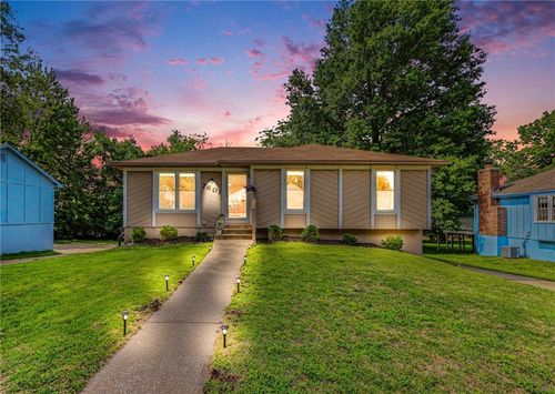 7601 E 134th Ter, Grandview, MO, 64030-3427 | Card Image