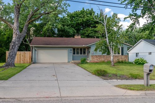 5224 W 70th St, Edina, MN, 55439-2109 | Card Image