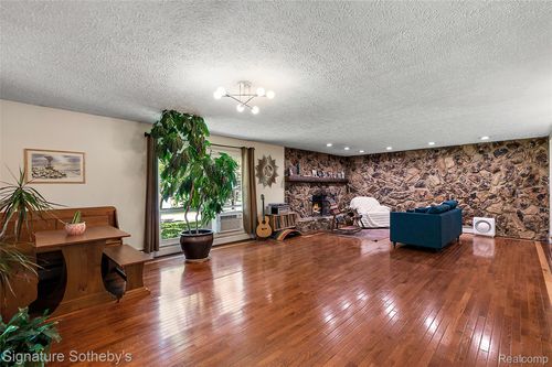 6694 Lierman Rd, Imlay City, MI, 48444-8504 | Card Image
