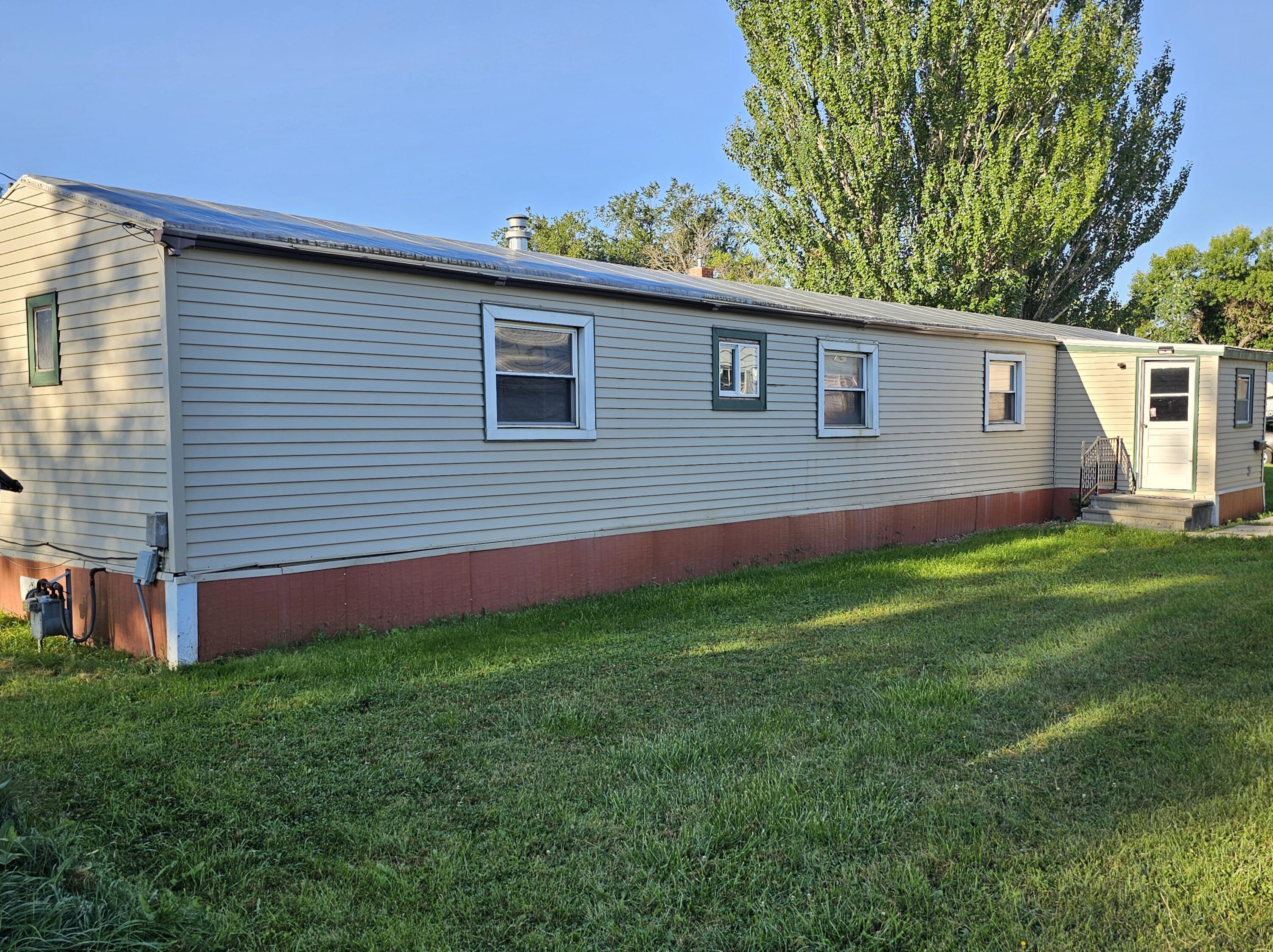 10th St, Aberdeen, SD 57401