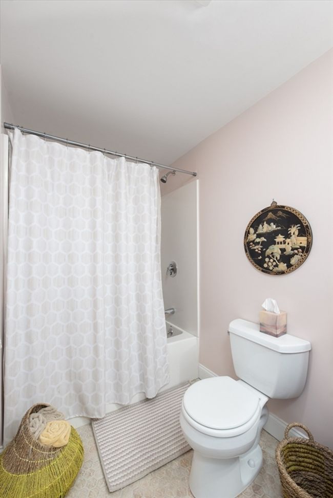 APT-3 - 74 E Main St, House other with 3 bedrooms, 3 bathrooms and 4 parking in Gloucester MA | Image 12