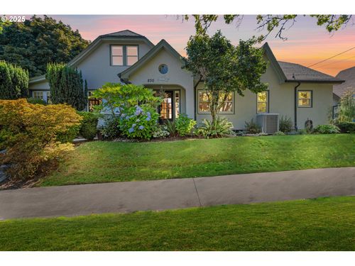 830 Ne Cesar E Chavez Blvd, Portland, OR, 97232 | Card Image