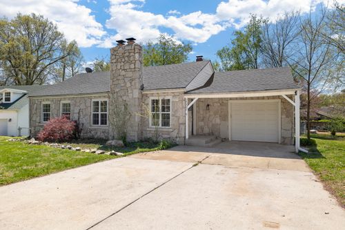 2002 E Wayland St, Springfield, MO, 65804-3366 | Card Image
