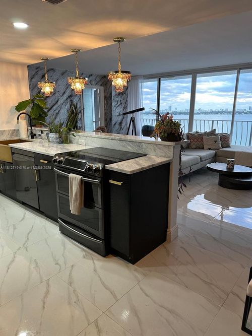 apt-2022-7601 E Treasure Dr, North Bay Village, FL, 33141-4368 | Card Image