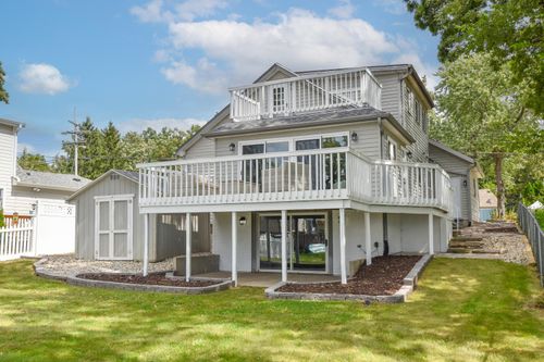 1806865 Muskego Dr, Muskego, WI, 53150-8530 | Card Image