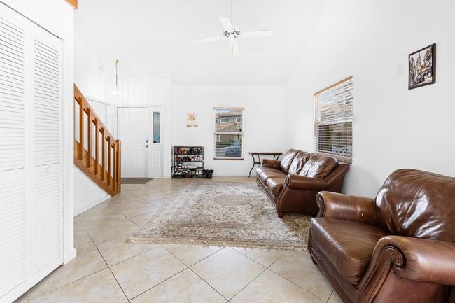 353 Maplecrest Cir, Condo with 3 bedrooms, 2 bathrooms and null parking in Jupiter FL | Image 5