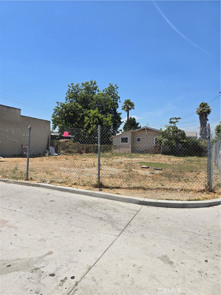 6203 Compton Ave, Los Angeles, CA 90001