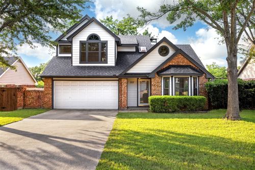 557 Dove Creek Cir, Grapevine, TX, 76051-3165 | Card Image
