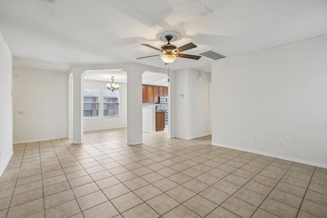 13413 Lismore Ln, House other with 4 bedrooms, 3 bathrooms and 4 parking in Pflugerville TX | Image 6