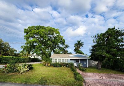 900 Sw 10th Ter, House other with 3 bedrooms, 2 bathrooms and null parking in Fort Lauderdale FL | Image 2