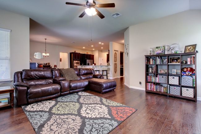 323 Chisholm Trl, House other with 4 bedrooms, 3 bathrooms and null parking in Bastrop TX | Image 6