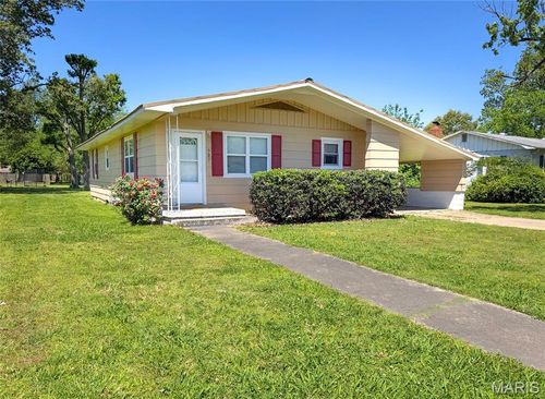 307 Medler St, Bernie, MO, 63822-9299 | Card Image