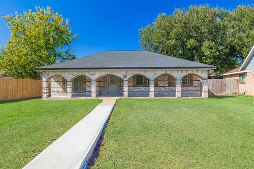 2122 Maple Cir, Rosenberg, TX, 77471-5517 | Card Image