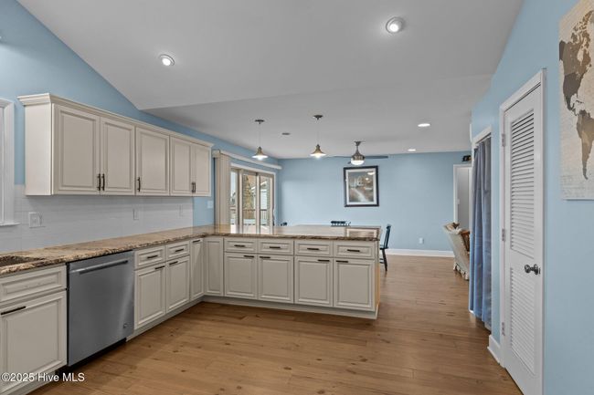 247 Bay View Blvd, House other with 4 bedrooms, 3 bathrooms and 1 parking in Atlantic Beach NC | Image 5