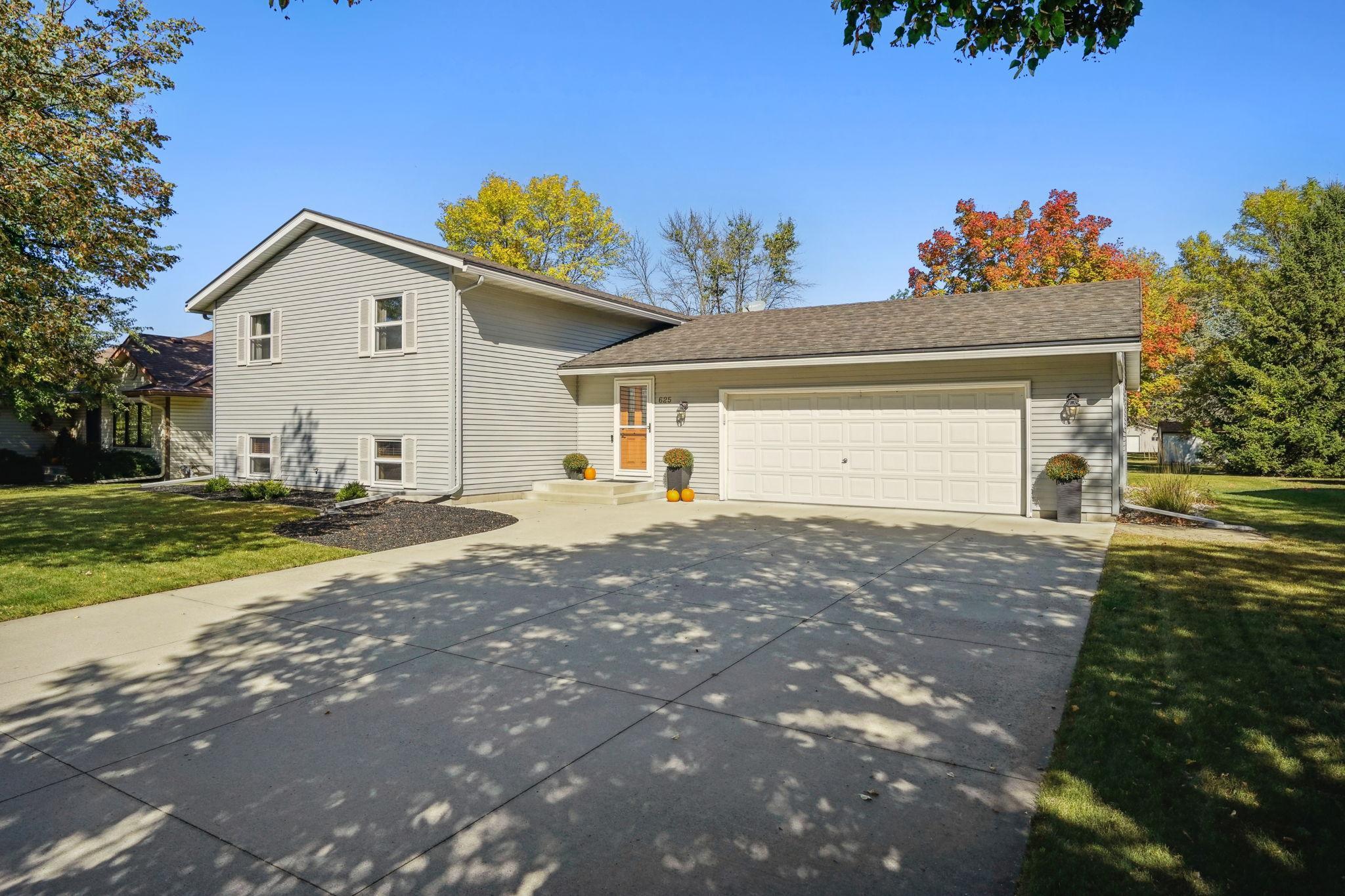 1st St, Glencoe, MN 55336