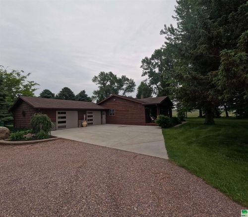 11724 K18 N, Akron, IA, 51001-8620 | Card Image