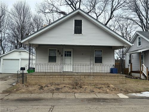 828 Grandview Ave, Coshocton, OH, 43812-1242 | Card Image