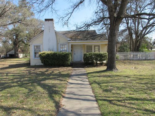 916 Ward St, Marlin, TX, 76661-2169 | Card Image