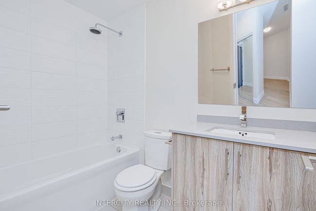 617 - 3600 Highway 7, Condo with 2 bedrooms, 1 bathrooms and 1 parking in Vaughan ON | Image 7