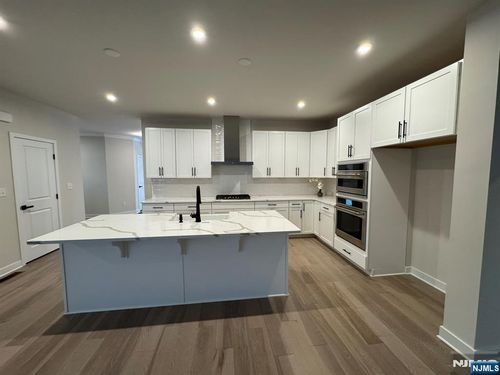 61 Willow Lane, Par-troy Hills Twp., NJ, 07054 | Card Image