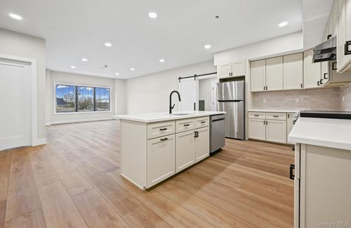 101-80 Division St, Patchogue, NY, 11772-3402 | Card Image