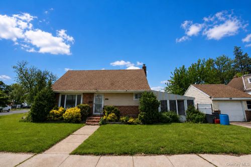 49 Lincoln St, Elmont, NY, 11003-2324 | Card Image
