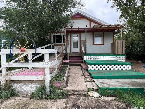230 2nd Ave E, Bengough, SK, S0C0A7 | Card Image