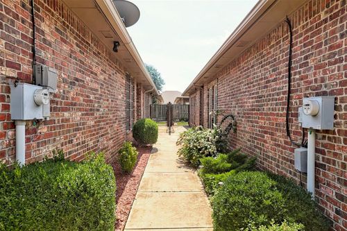 1632 Laurel Pl, Edmond, OK, 73003-6339 | Card Image