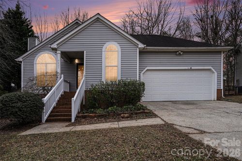 42-7821 Royce Hall Ln, Charlotte, NC, 28216-9727 | Card Image