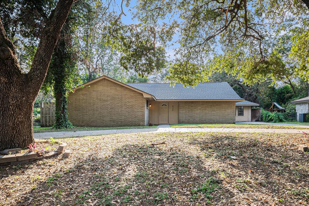 Brook Hollow Dr, Conroe, TX 77385