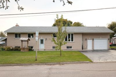 5 Deane St N, House other with 2 bedrooms, 2 bathrooms and 5 parking in Omemee ON | Image 2