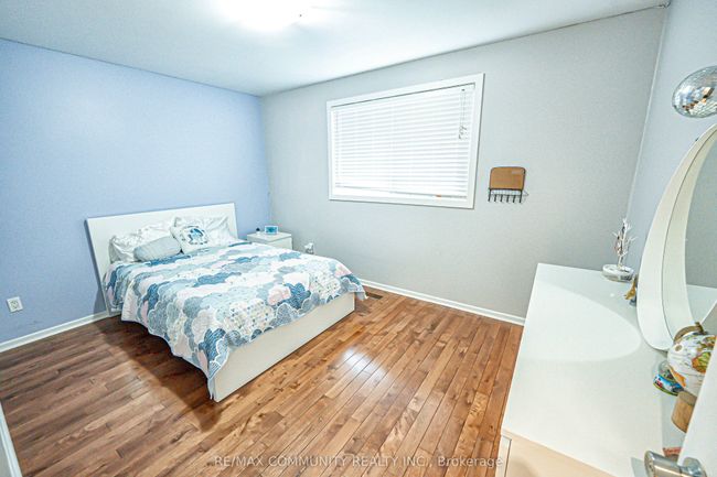 702 Castleguard Cres, House other with 4 bedrooms, 2 bathrooms and 4 parking in Burlington ON | Image 19