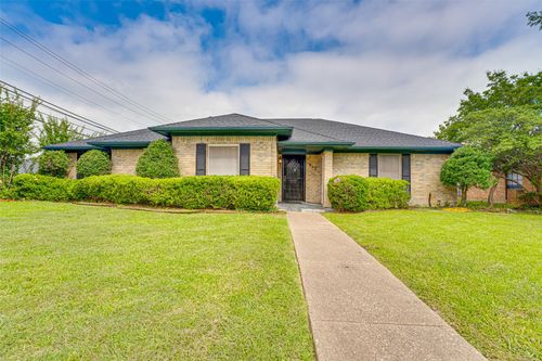 917 Meadowgate Dr, Garland, TX, 75040-3643 | Card Image