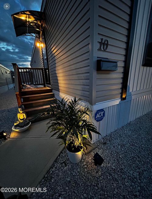 10 Avenue B, Keansburg, NJ, 07734-3280 | Card Image