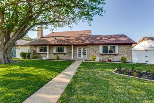 1618 Aurora Dr, Richardson, TX, 75081-2113 | Card Image