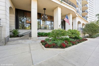 8B - 1040 N Lake Shore Drive, Condo with 2 bedrooms, 1 bathrooms and 1 parking in Chicago IL | Image 2