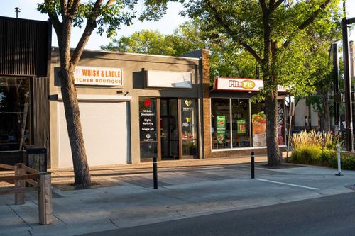 604 3 Avenue S, Lethbridge, AB, T1J0H4 | Card Image