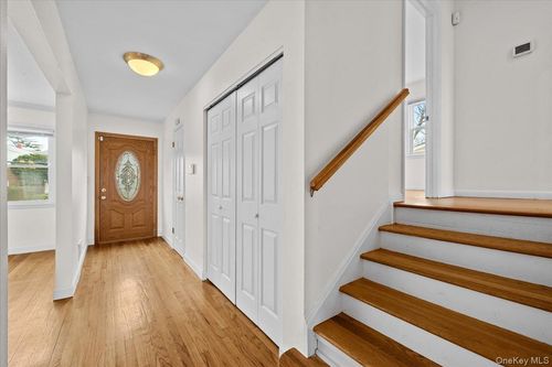 73 Ewart St, Scarsdale, NY, 10583-5206 | Card Image