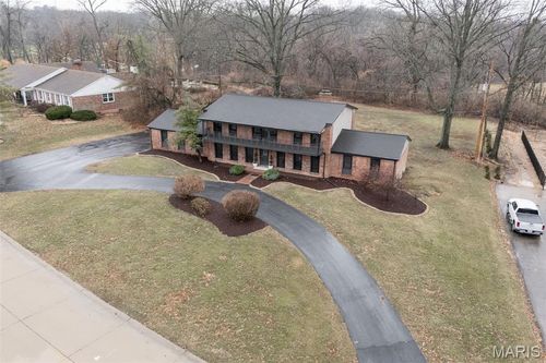 11584 New London Dr, Saint Louis, MO, 63141-8345 | Card Image