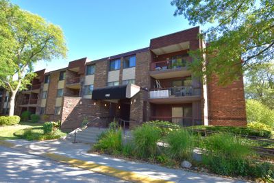 3Q - 460 Raintree Court, Condo with 2 bedrooms, 2 bathrooms and 2 parking in Glen Ellyn IL | Image 1