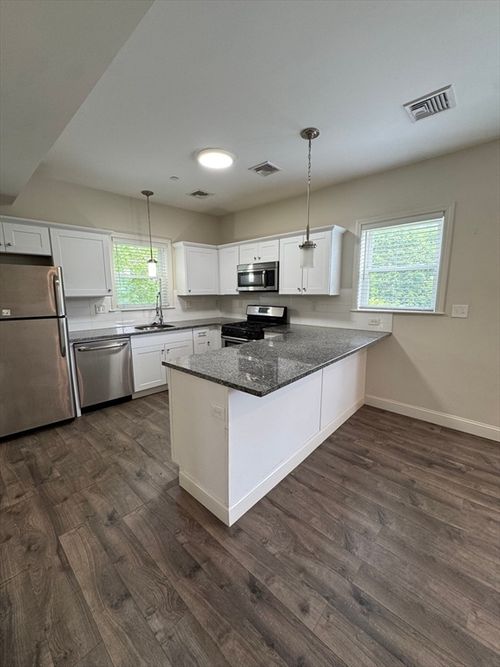 apt-3r-10 Elliott Pl, Peabody, MA, 01960-6196 | Card Image