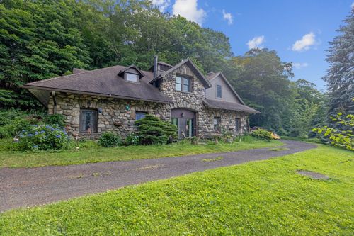 49 Grandview Dr, Ridgefield, CT, 06877-3013 | Card Image