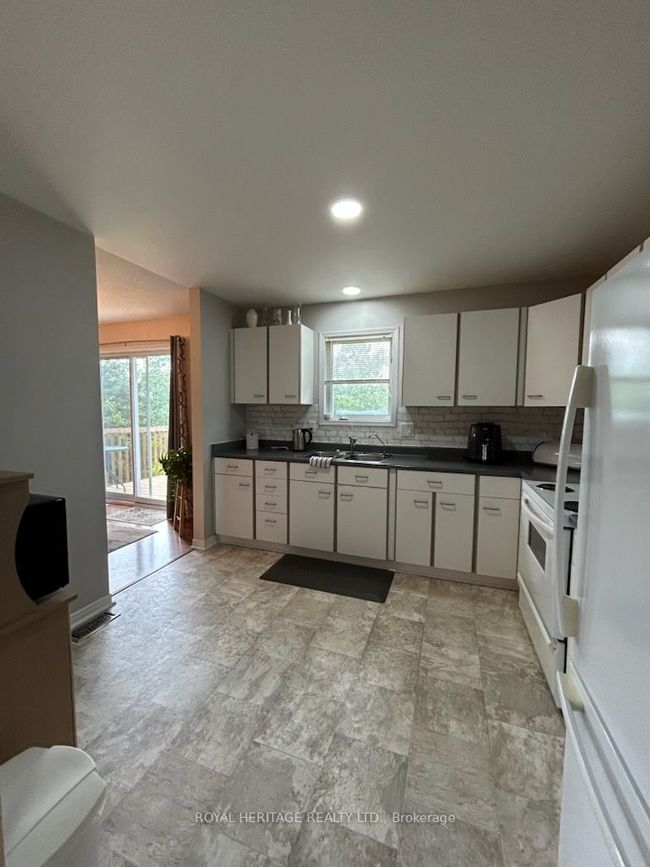 12 Juniper Crt, House other with 3 bedrooms, 2 bathrooms and 2 parking in Bobcaygeon ON | Image 5