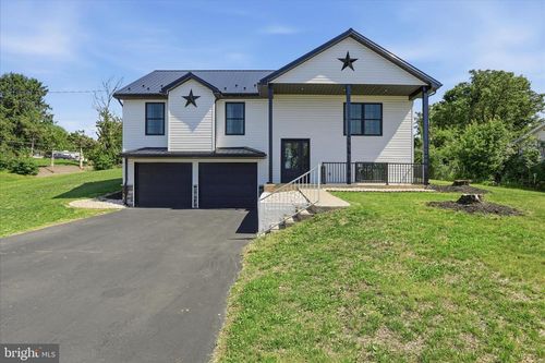15 Canterbury Dr, CHAMBERSBURG, PA, 17201-8746 | Card Image