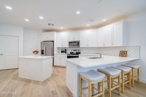 374-2511 W Queen Creek Rd, Chandler, AZ, 85248-0140 | Card Image