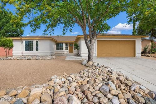 9810 E Stonehaven Way, Tucson, AZ, 85747-5108 | Card Image