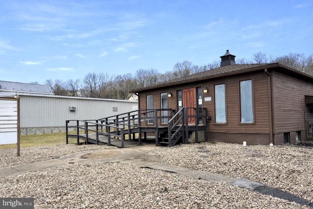 50 W Market St, Middleburg, PA 17842