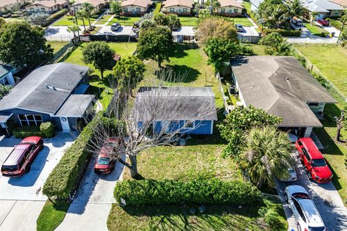 218 Sw 11th Ave, Delray Beach, FL, 33444-1530 | Card Image